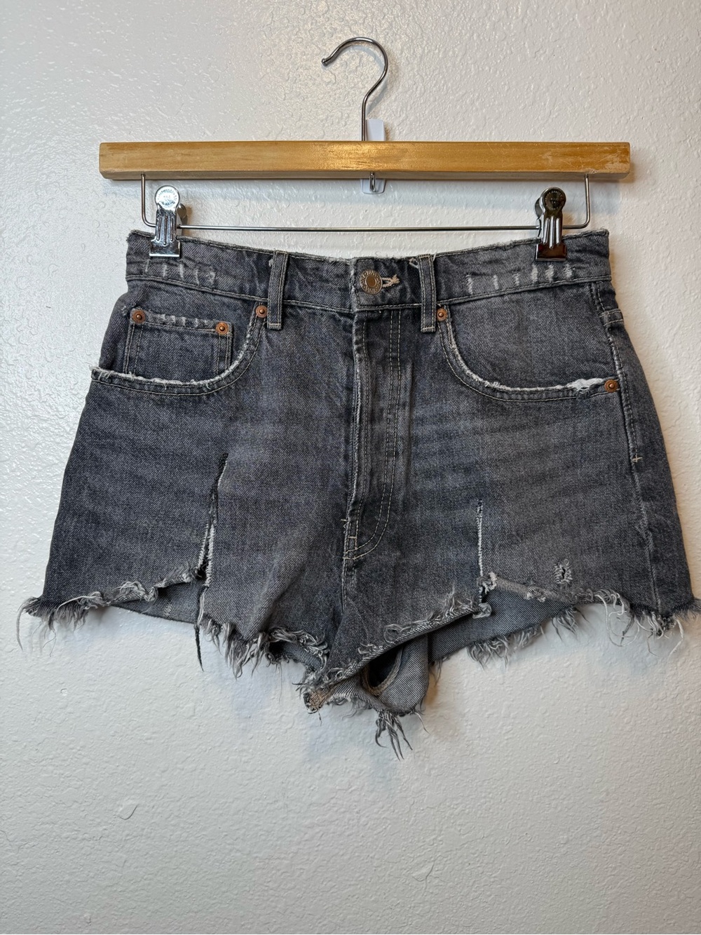 Zara Gray Women’s Distressed Denim High Waisted Shorts 4 Button Fly Size 6